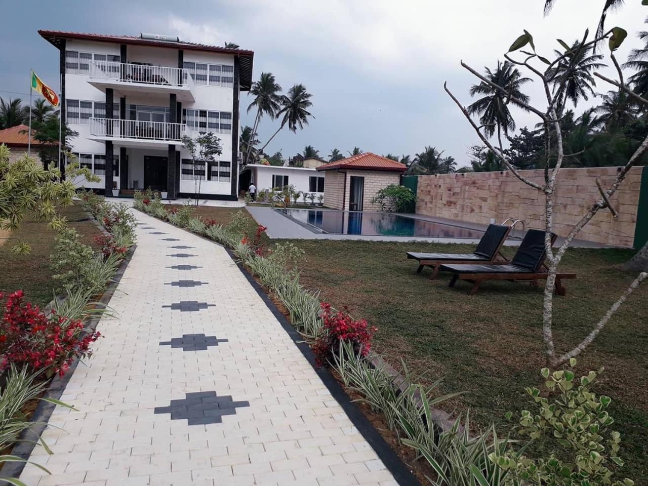 Blue Beach Villa Wadduwa Bagian luar foto