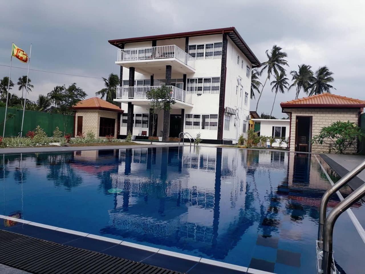 Blue Beach Villa Wadduwa Bagian luar foto